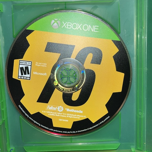 #177-(XBOX ONE)Fallout 76 Tricentennial Edition disc no scratches,photos w/flash - Picture 5 of 6